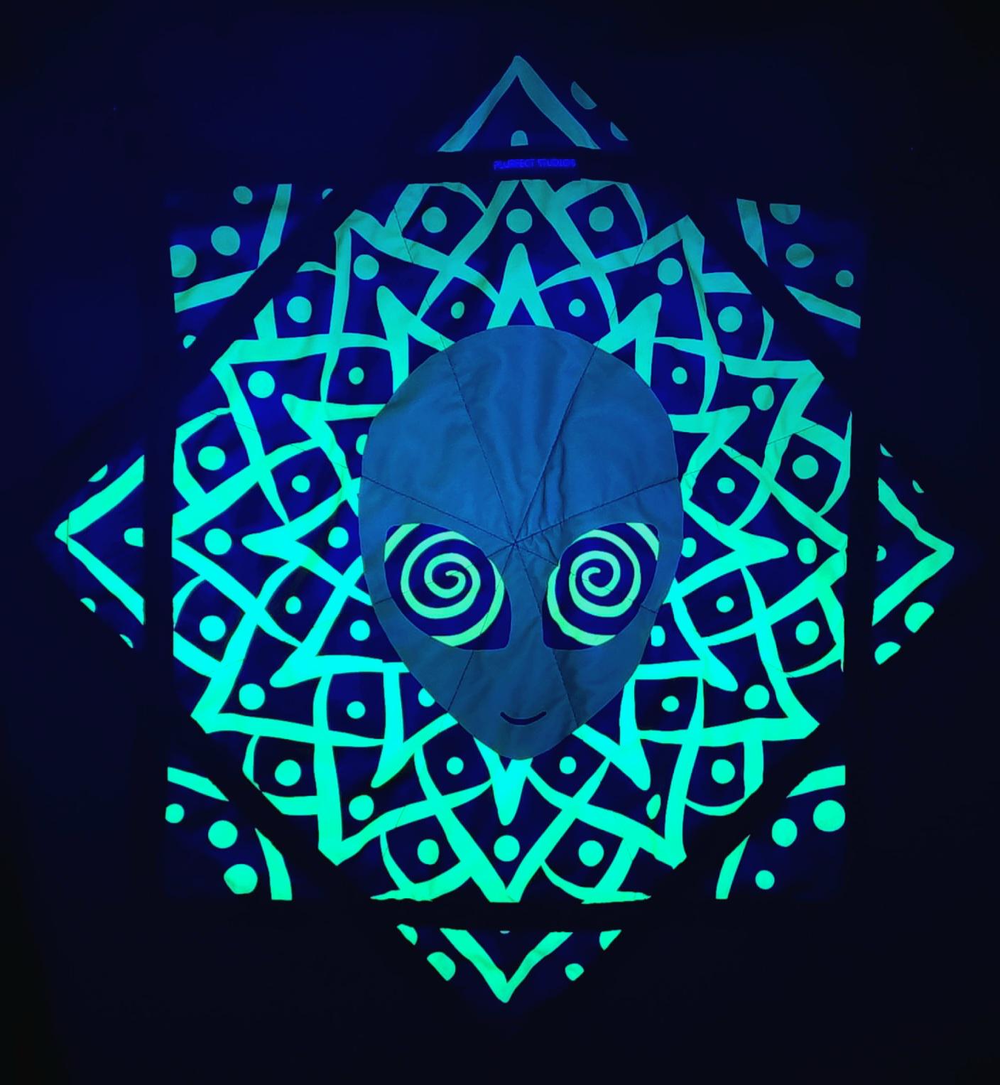 Trippy Alien Flow Star - UV Reactive | Double-Sided | Zig-Zag Stitch - by PLURfect Studios
